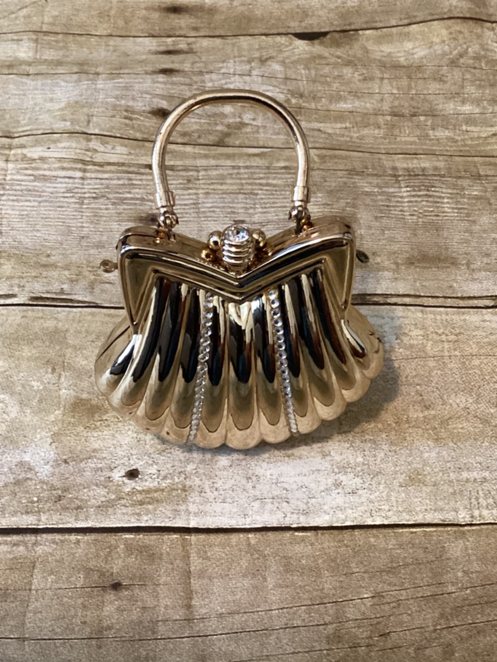 Elegant Gold Metallic Shell-Style Women's Handbag